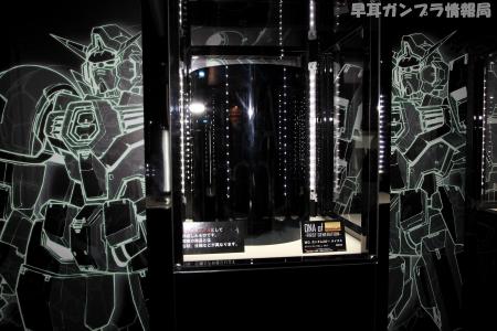 MG ガンダム AGE-1 ノーマルのサイズサンプルを展示、ガンプラEXPOワールドツアージャパン2011の現地レポート - 早耳ガンプラ情報局