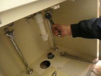 洗面器下の止水栓の漏水修理　神戸市西区