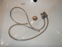 洗面化粧台の水栓漏水
