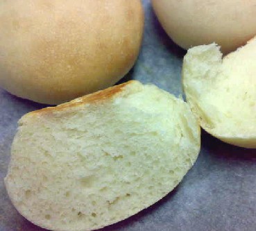 ヨーグルト酵母のシンプル丸パン