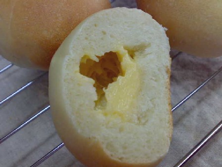 梨酵母のクリームパン