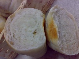 ヨーグルト酵母のロールパン