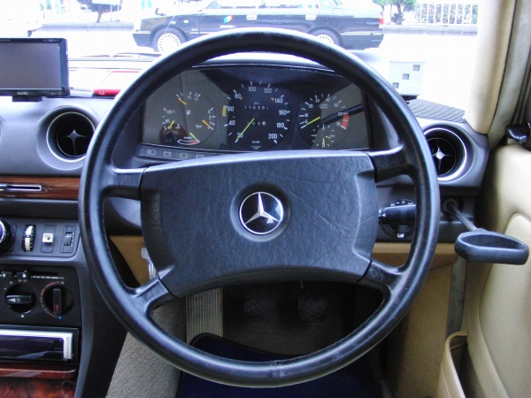 W123】ハンドルが革巻になりました - メルセデス・ベンツ（Mercedes 